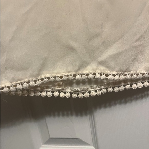 Women’s Cream Med Charlotte Russe Top Perfect to add under a blazer - Picture 2 of 7